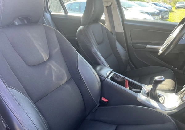 Volvo V60 cena 45900 przebieg: 280000, rok produkcji 2016 z Gościno małe 631